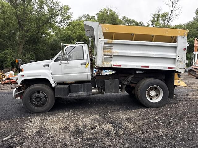 Image of GMC C8500 equipment image 1