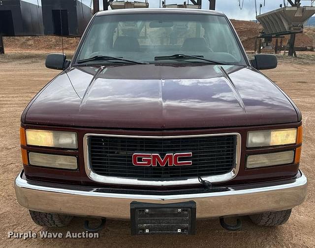 Image of GMC K2500 equipment image 1