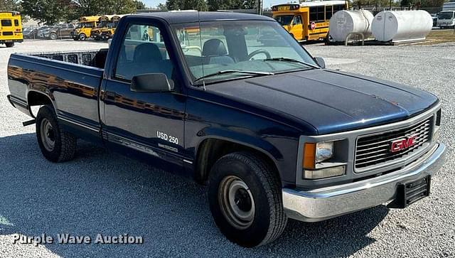 Image of GMC Sierra 1500 equipment image 2