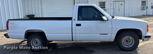 Image of GMC Sierra 1500 equipment image 3