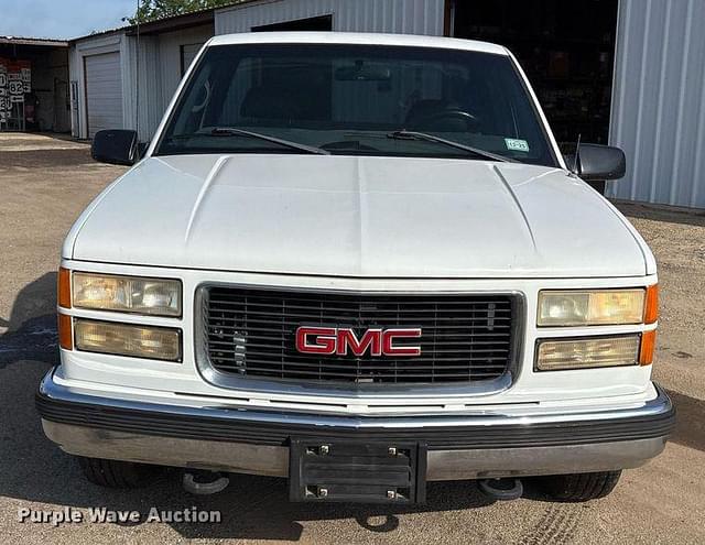 Image of GMC Sierra 1500 equipment image 1