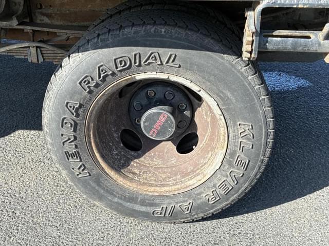 Image of GMC 3500 equipment image 4