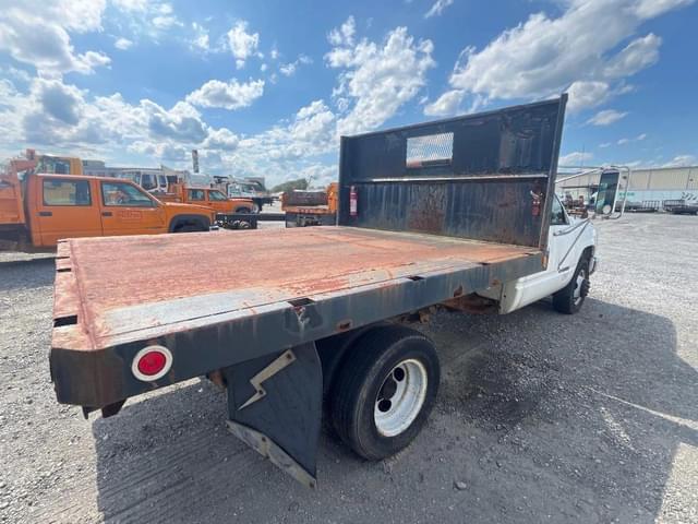 Image of GMC 3500 equipment image 2