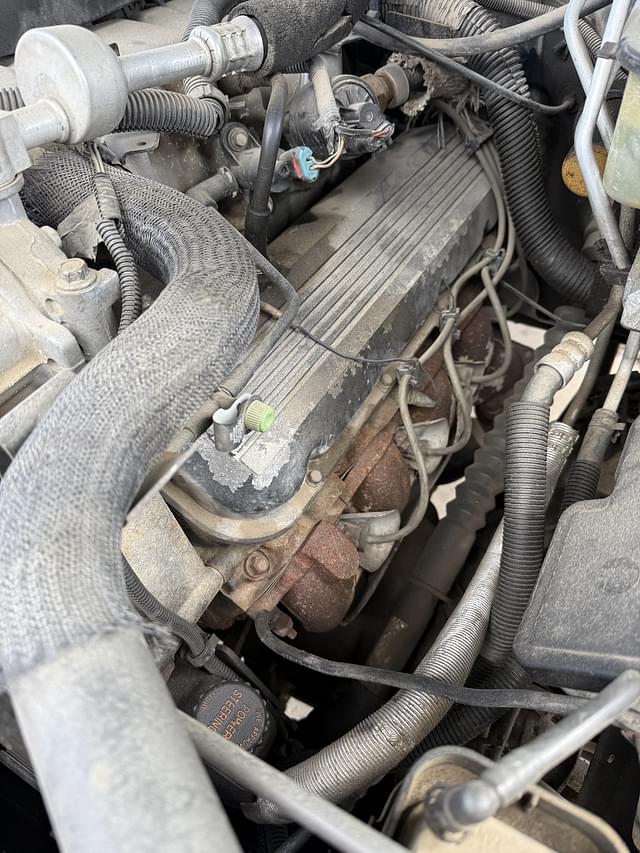 Image of GMC 3500 equipment image 4