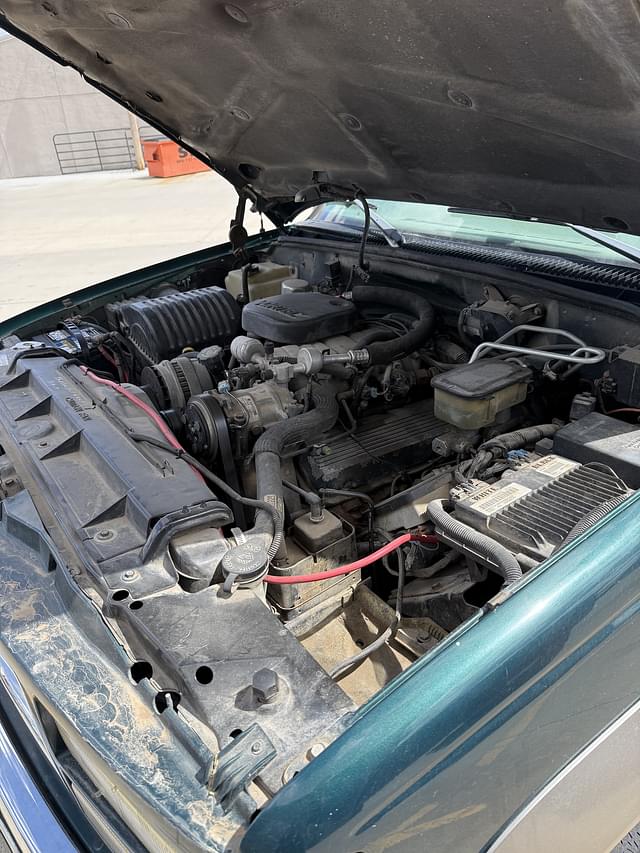 Image of GMC 3500 equipment image 2