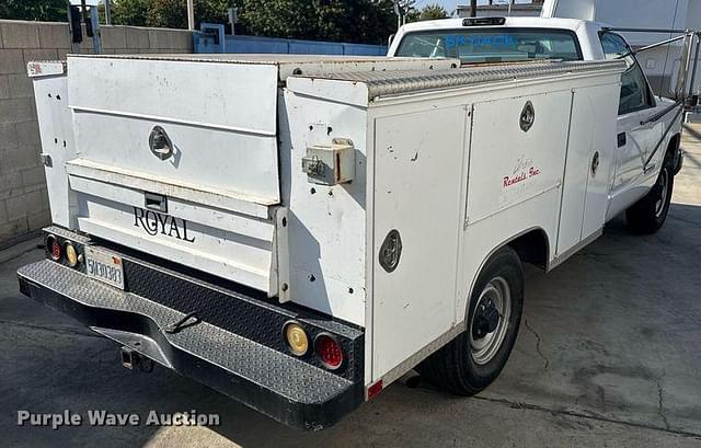 Image of GMC 3500 equipment image 4