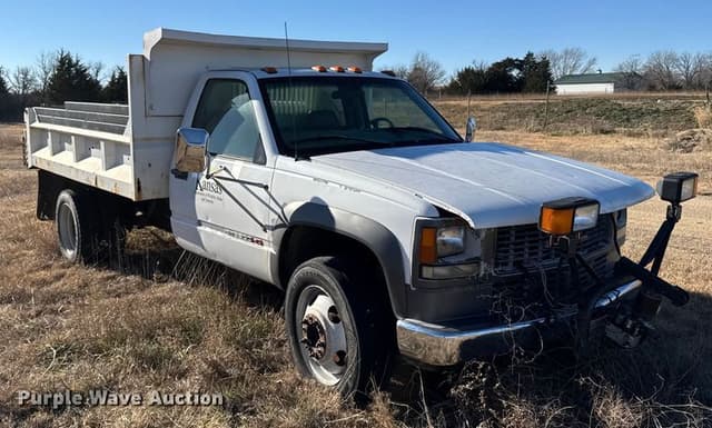 Image of GMC Sierra C3500 equipment image 2