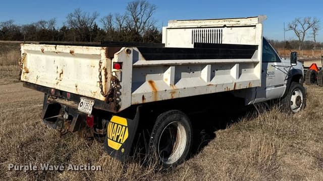 Image of GMC Sierra C3500 equipment image 4