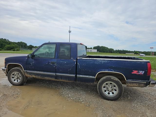 Image of GMC Sierra equipment image 4