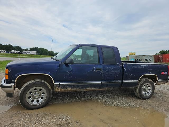 Image of GMC Sierra equipment image 2