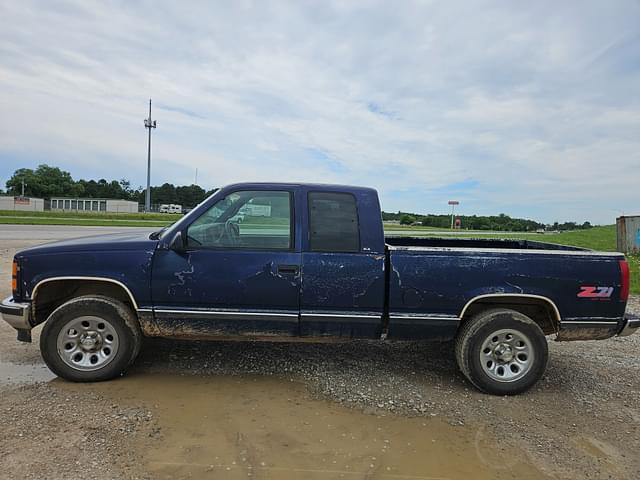 Image of GMC Sierra equipment image 3