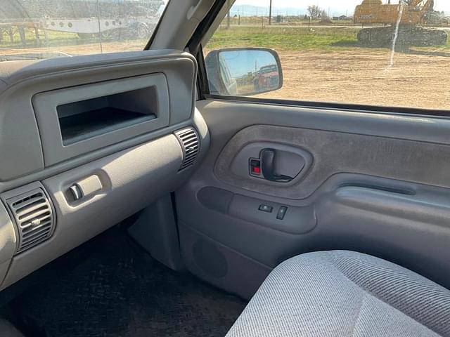 Thumbnail image GMC Sierra 31