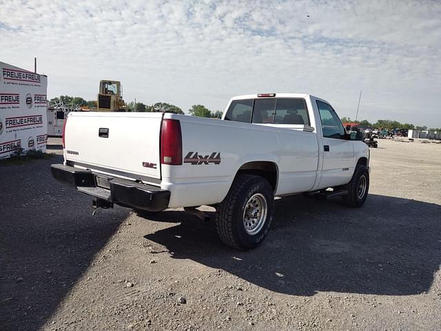 Image of GMC Sierra equipment image 4