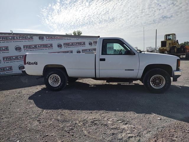 Image of GMC Sierra equipment image 3
