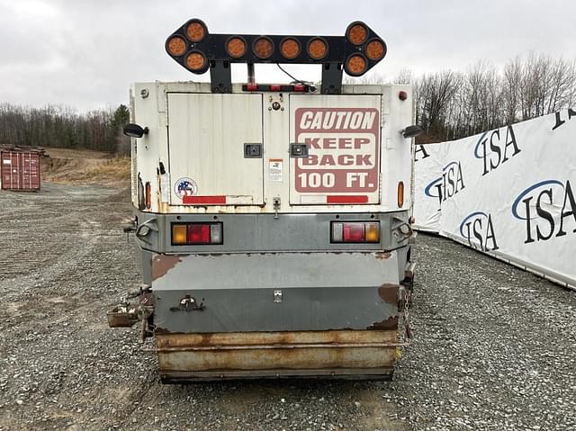 Image of GMC T7500 equipment image 3