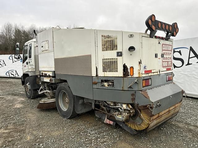 Image of GMC T7500 equipment image 2