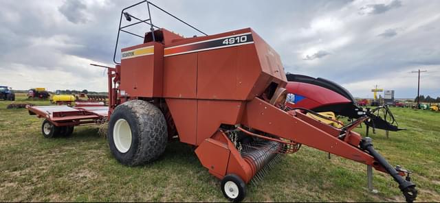 Image of Hesston 4910 equipment image 1