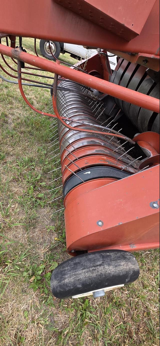 Image of Hesston 4910 equipment image 4
