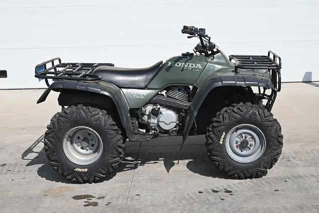 Image of Honda Fourtrax 300 equipment image 1