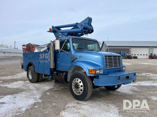 Image of International 4900 equipment image 4