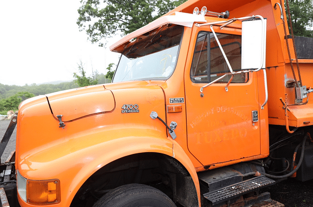Image of International 4700 equipment image 3