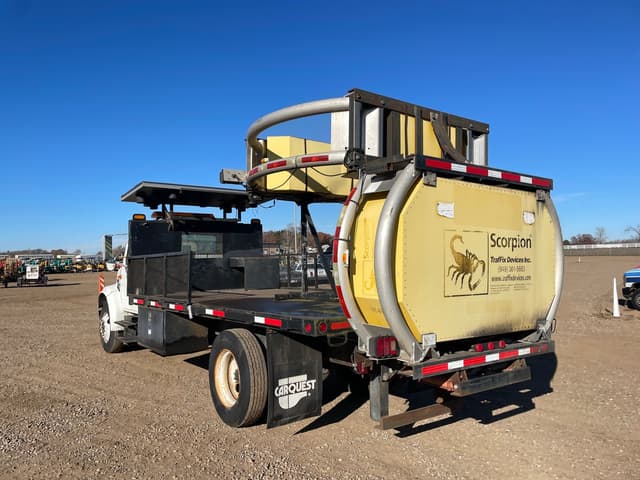 Image of International 4700 equipment image 1