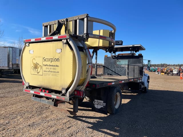 Image of International 4700 equipment image 2