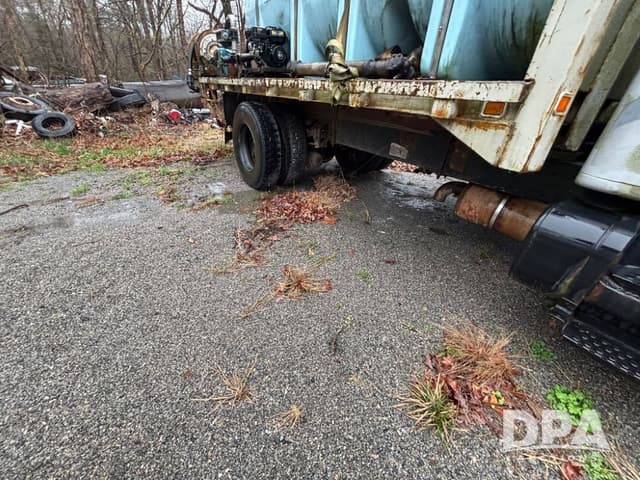 Image of International 4700 equipment image 3