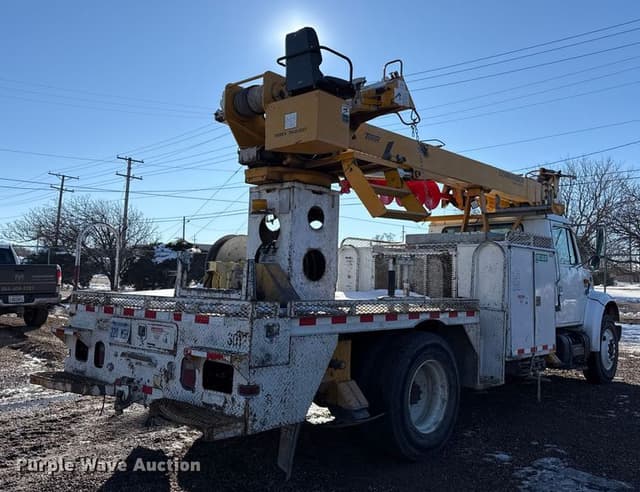 Image of International 4700 equipment image 4