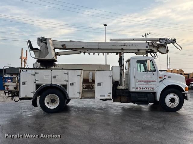 Image of International 4700 equipment image 3