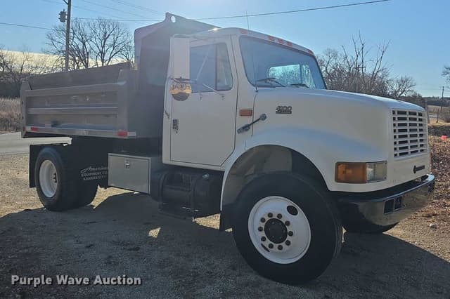 Image of International 4700 equipment image 2