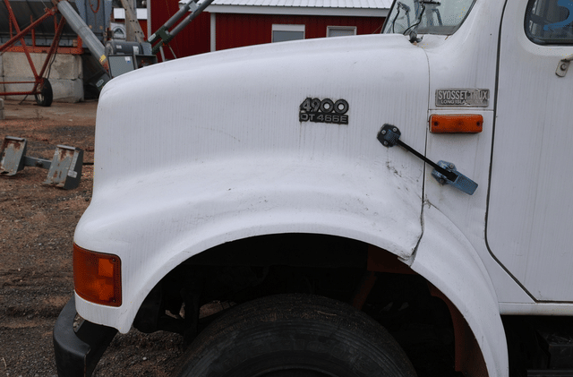 Image of International 4700 equipment image 2