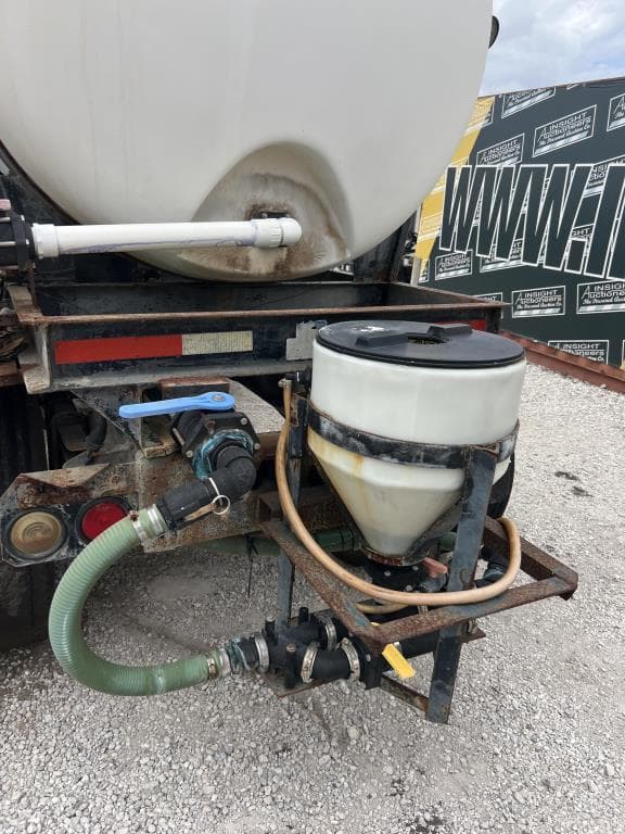 Image of International 4700 equipment image 3