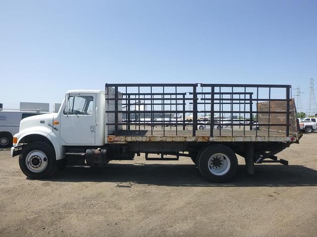 Image of International 4700 equipment image 4