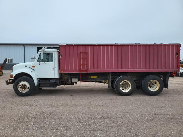 Image of International 4700 equipment image 4