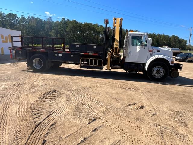 Image of International 4700 equipment image 3