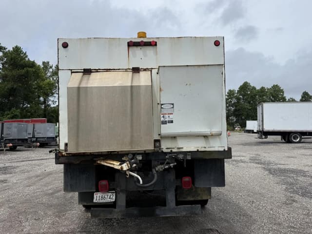 Image of International 4700 equipment image 3