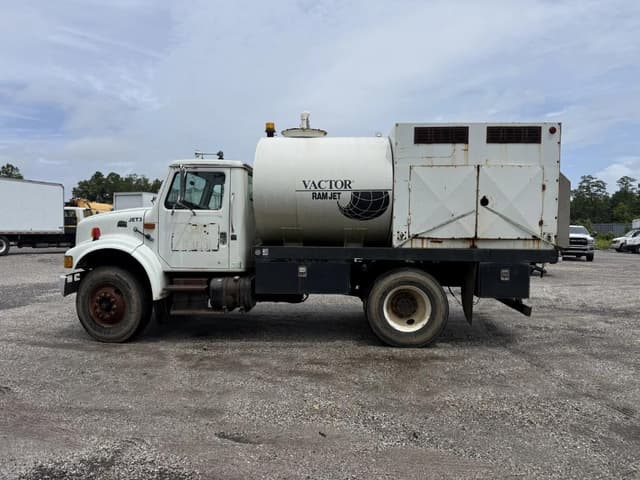 Image of International 4700 equipment image 1