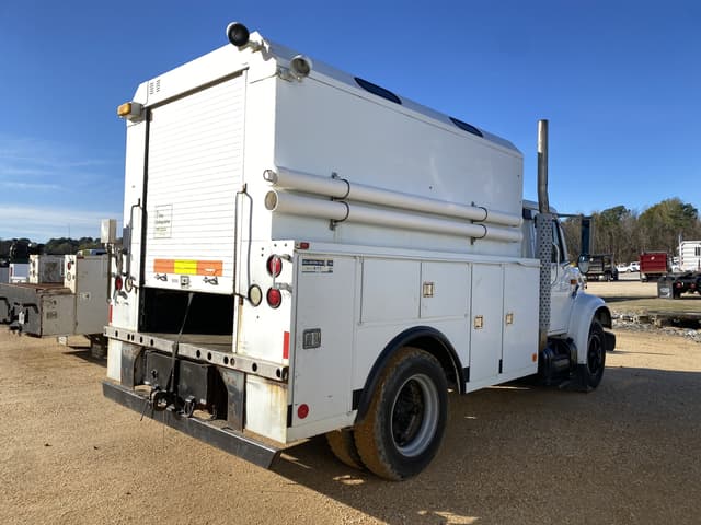 Image of International 4700 equipment image 2