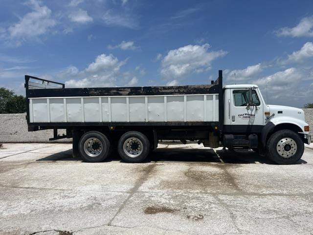 1998 International 4900 Equipment Image0