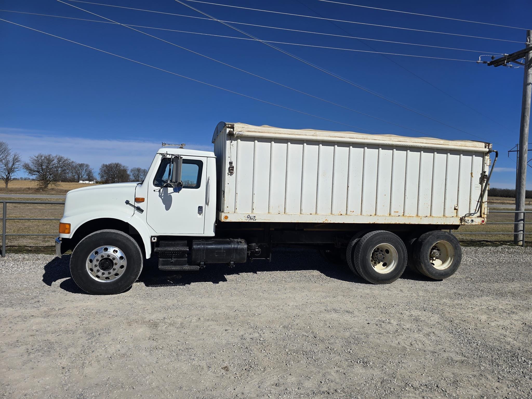1998 International 4900 Equipment Image0