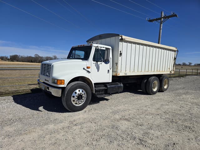 Image of International 4900 equipment image 1