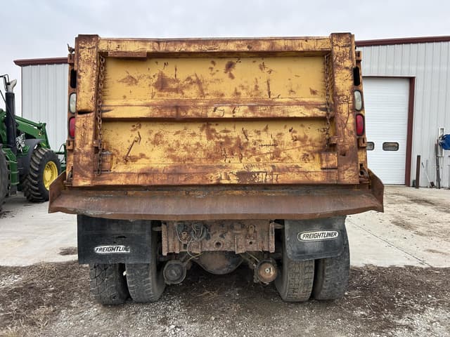 Image of International 4900 equipment image 2