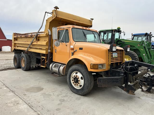 Image of International 4900 equipment image 4