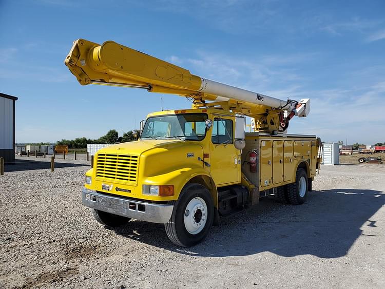1998 International 4900 Equipment Image0