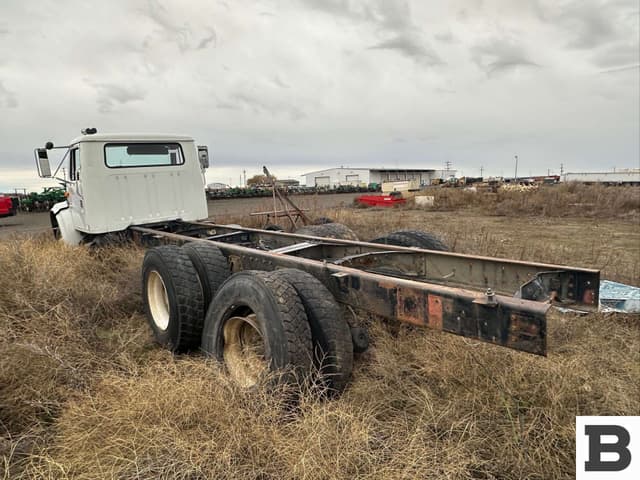 Image of International 4900 equipment image 1