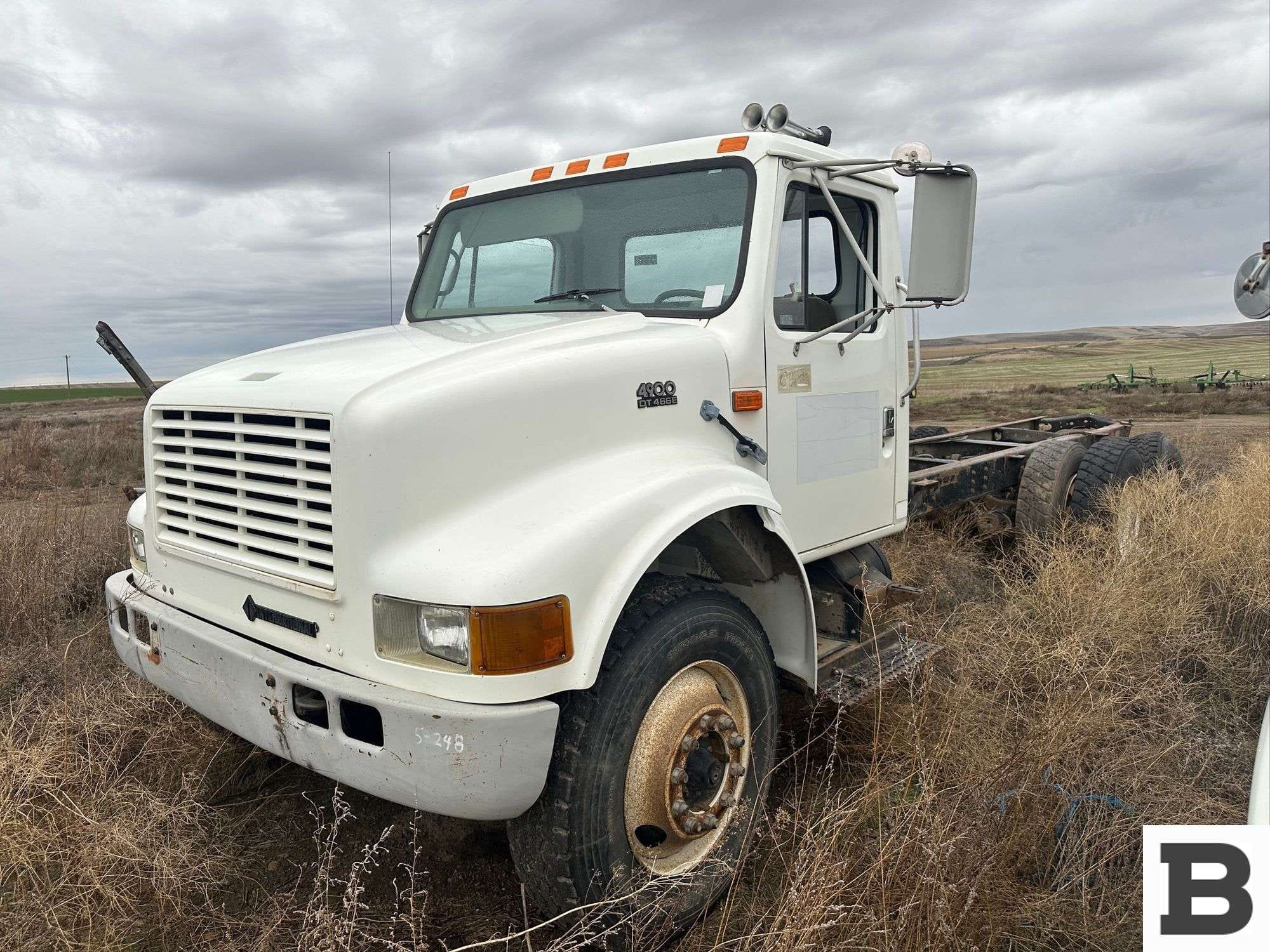 1998 International 4900 Equipment Image0