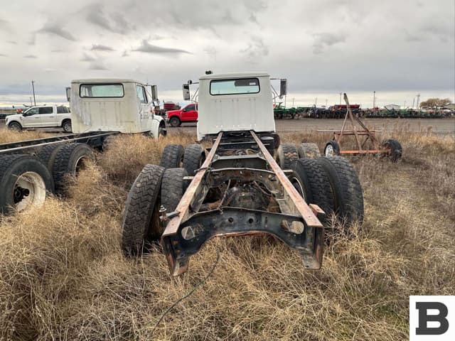 Image of International 4900 equipment image 2