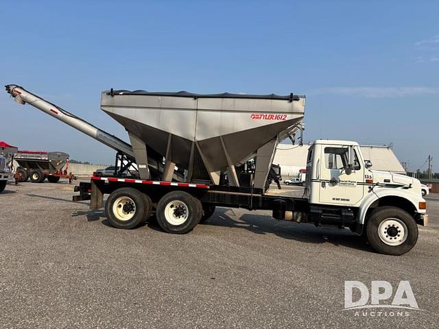 Image of International 4900 equipment image 4