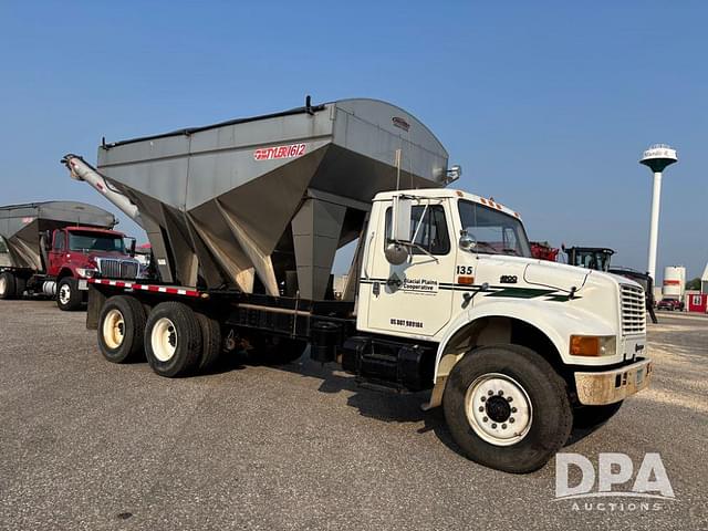Image of International 4900 equipment image 1